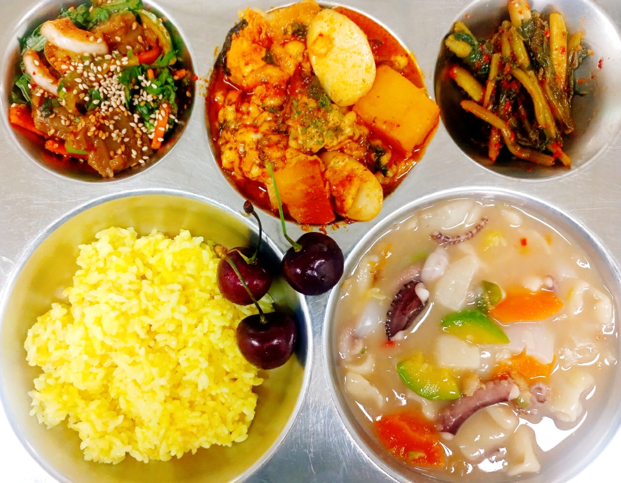 강황현미밥
낙지수제비국(1-2) (5.6.7.18)
도토리묵야채무침(1-2) (5.6.13)
맛짱~치즈닭갈비(초) (2.5.6.12.13.15.16.18)
열무김치-초 (9)
체리